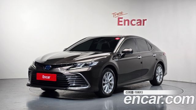 Toyota Camry XV70 2.5 LE Hybrid - фото 0