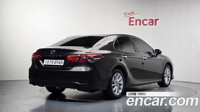 Toyota Camry XV70 2.5 LE Hybrid - фото 1