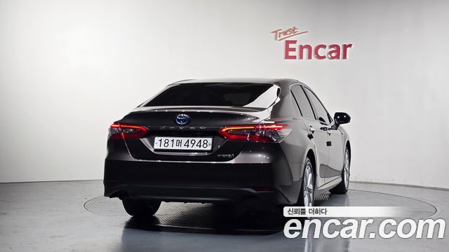 Toyota Camry XV70 2.5 LE Hybrid - фото 3
