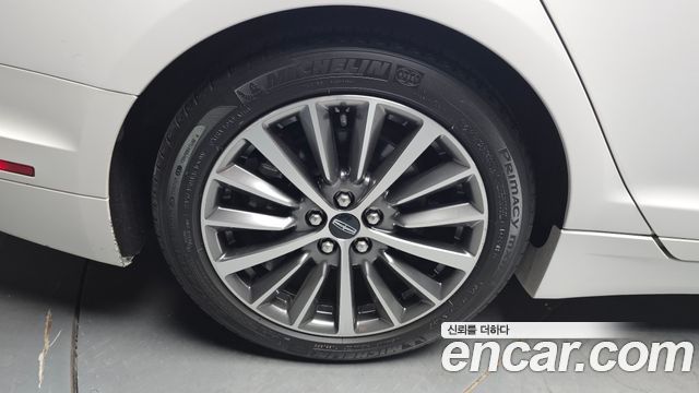 Lincoln MKZ Hybrid 2nd - фото 4