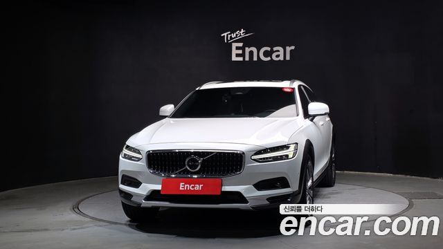 Volvo V90 Cross Country B5 Ultimate AWD - фото 2