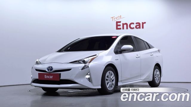 Toyota Prius 4-го поколения 1.8 E - фото 0