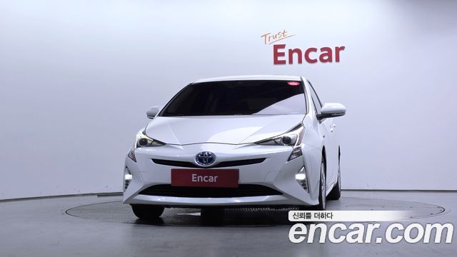 Toyota Prius 4-го поколения 1.8 E - фото 2