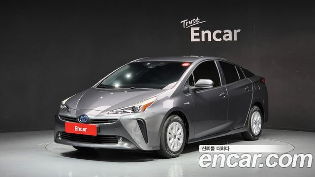 Toyota Prius 4-го поколения 1.8 - фото 0