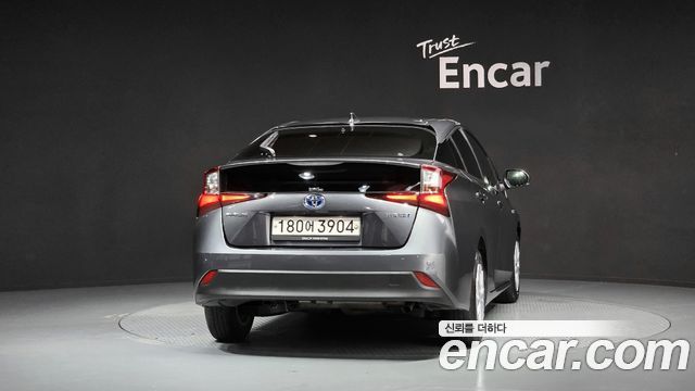 Toyota Prius 4-го поколения 1.8 - фото 3