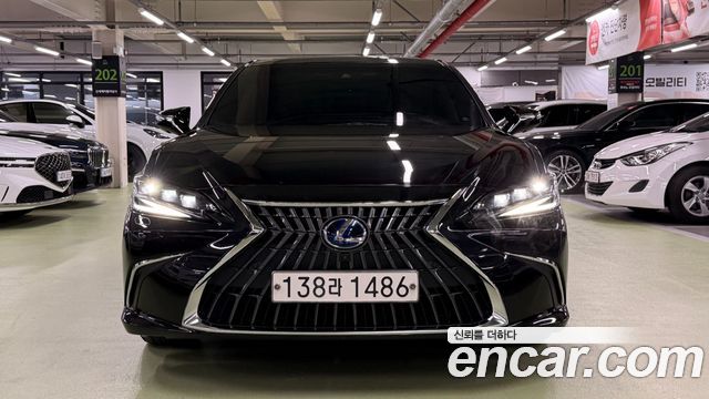 Lexus ES 300h 7-го поколения Executive - фото 1
