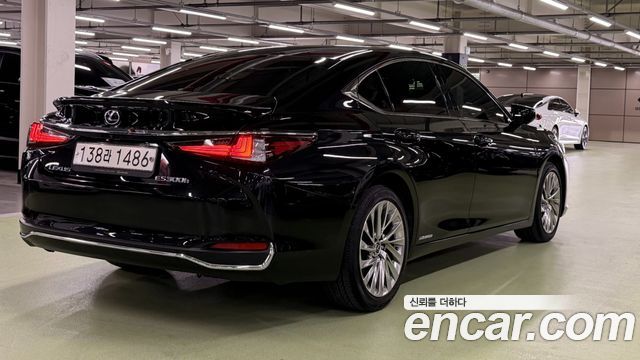 Lexus ES 300h 7-го поколения Executive - фото 3