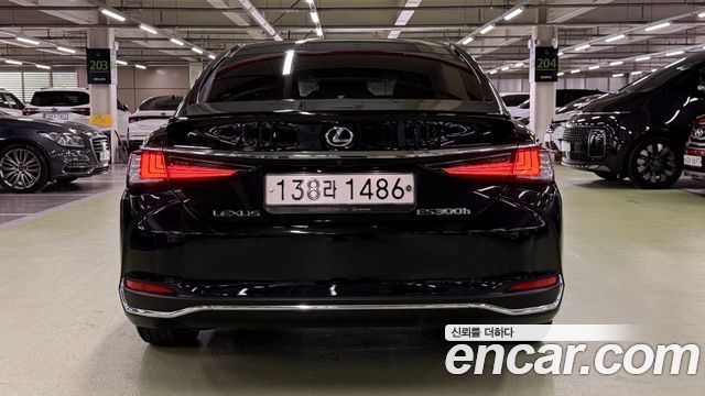 Lexus ES 300h 7-го поколения Executive - фото 4