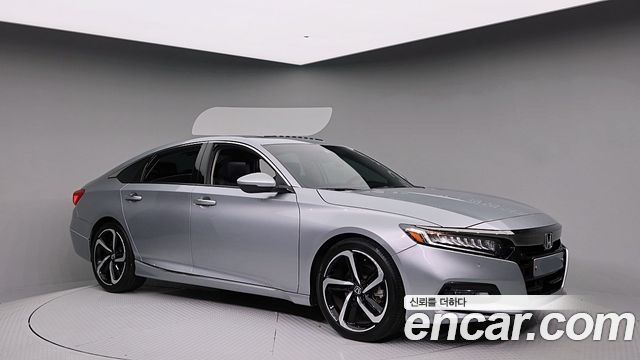 Honda Accord 10-го поколения 2.0 Turbo Sport - фото 2