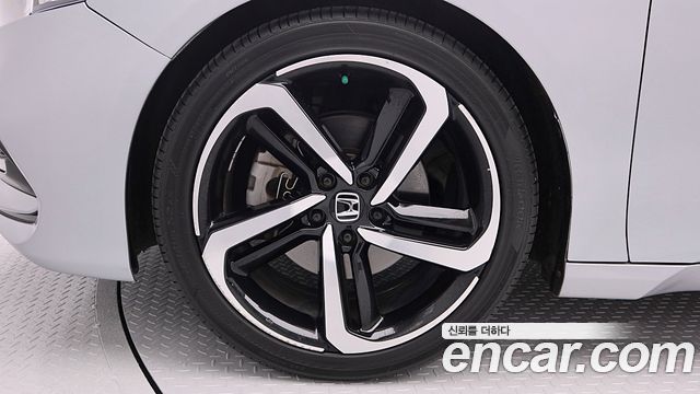 Honda Accord 10-го поколения 2.0 Turbo Sport - фото 4