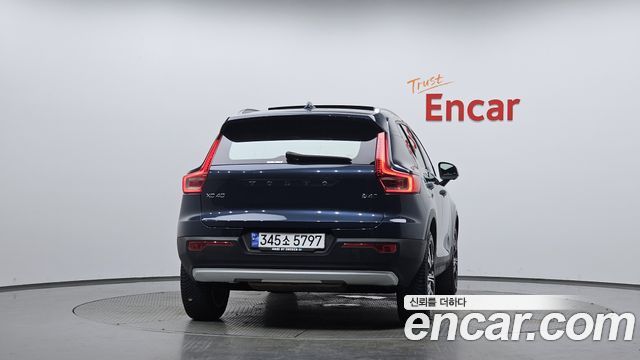 Volvo XC40 B4 Inscription - фото 2