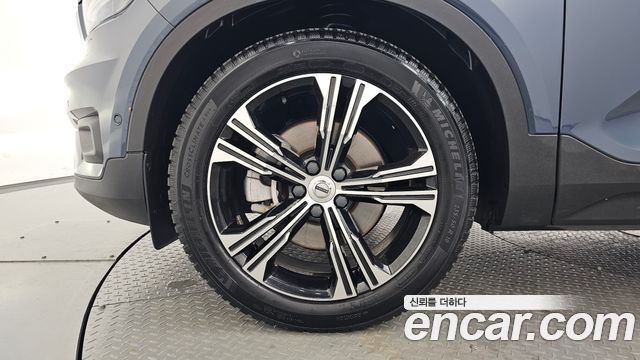 Volvo XC40 B4 Inscription - фото 3