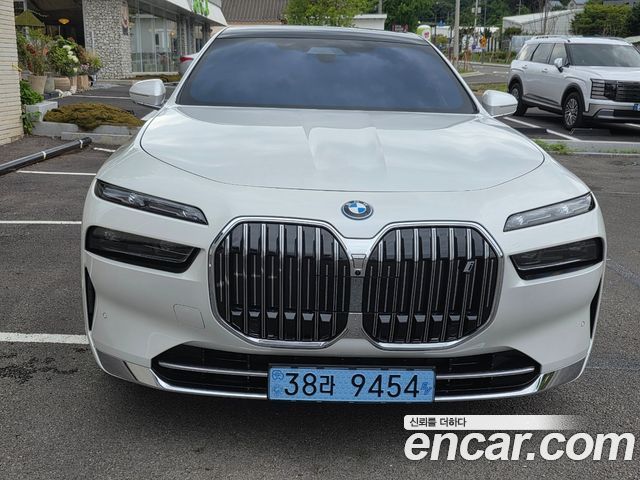 BMW i7 G70 xDrive 60 Design Pure Excellence - фото 0