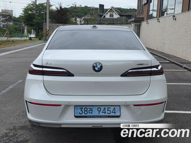 BMW i7 G70 xDrive 60 Design Pure Excellence - фото 1