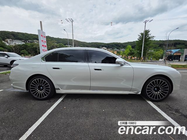 BMW i7 G70 xDrive 60 Design Pure Excellence - фото 2