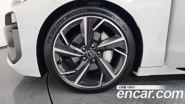 Audi A6 e-Tron Performance S line - фото 4