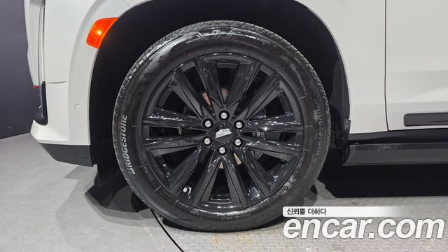 Cadillac Escalade 5-го поколения 6.2 Sports Platinum - фото 3