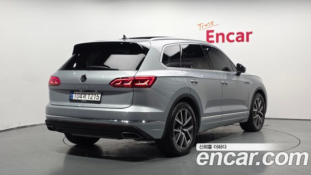 Volkswagen Touareg 3-го поколения 3.0 TDI Prestige - фото 1