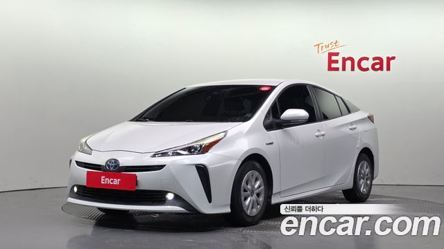 Toyota Prius 4-го поколения 1.8 - фото 0