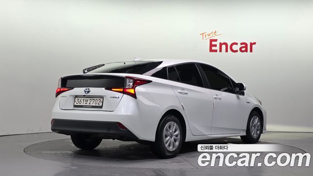 Toyota Prius 4-го поколения 1.8 - фото 1