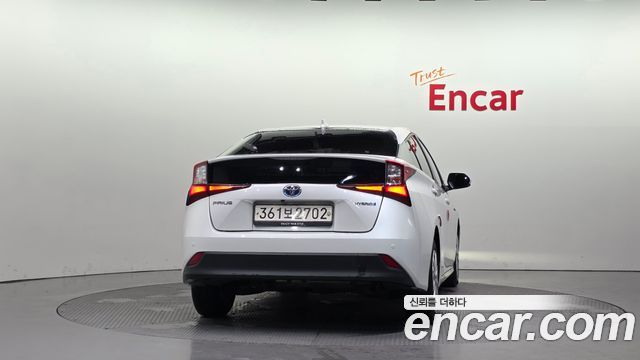 Toyota Prius 4-го поколения 1.8 - фото 3