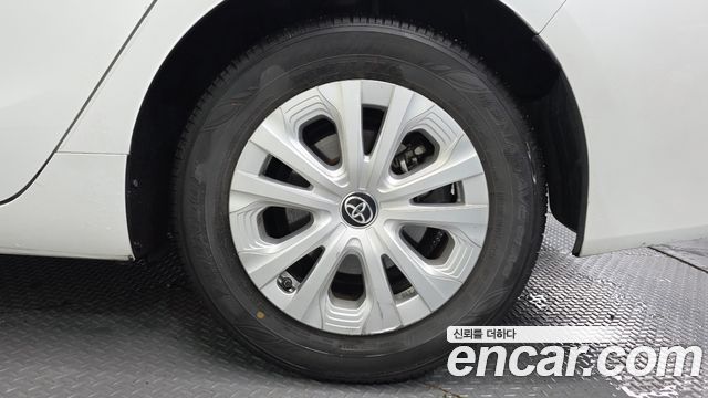 Toyota Prius 4-го поколения 1.8 - фото 4