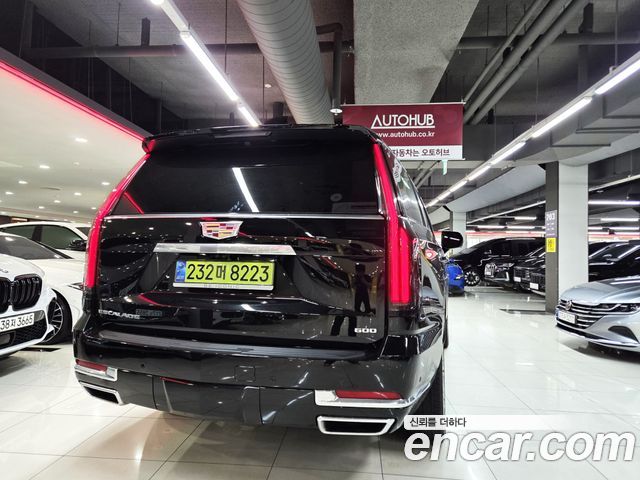 Cadillac Escalade 5-го поколения 6.2 Premium Luxury Platinum - фото 2