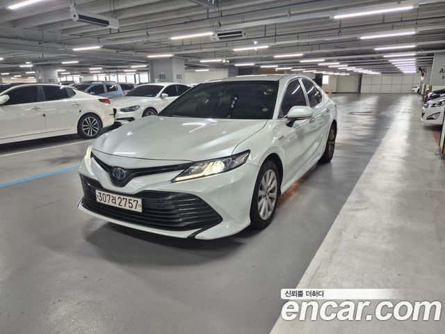 Toyota Camry XV70 2.5 LE Hybrid - фото 1