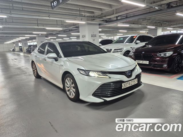 Toyota Camry XV70 2.5 LE Hybrid - фото 2