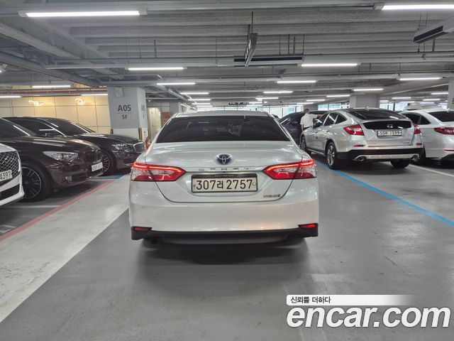 Toyota Camry XV70 2.5 LE Hybrid - фото 4