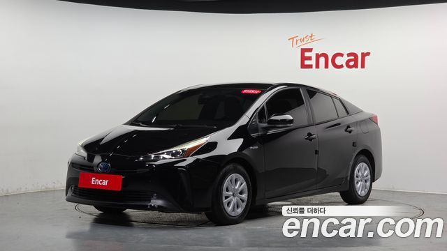 Toyota Prius 4-го поколения 1.8 - фото 0