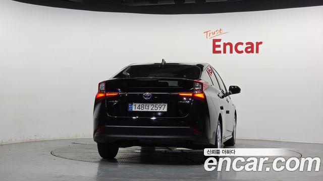 Toyota Prius 4-го поколения 1.8 - фото 3