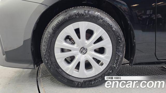 Toyota Prius 4-го поколения 1.8 - фото 4
