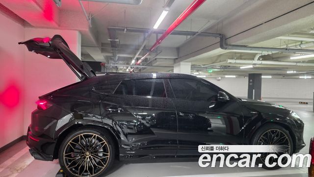 Lamborghini Urus 4.0 V8 SE - фото 0