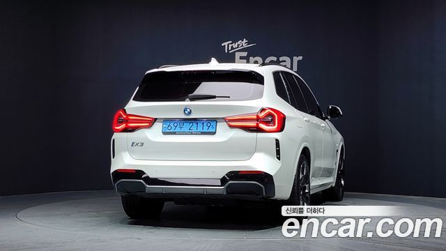 BMW iX3 M Sports - фото 3