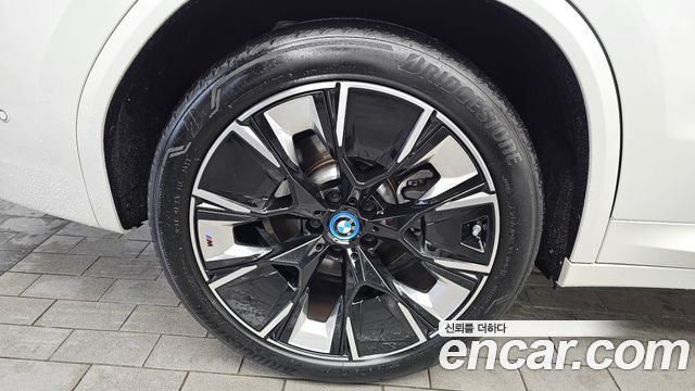BMW iX3 M Sports - фото 4