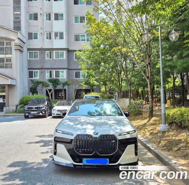 BMW i7 G70 xDrive 60 M sport - фото 0