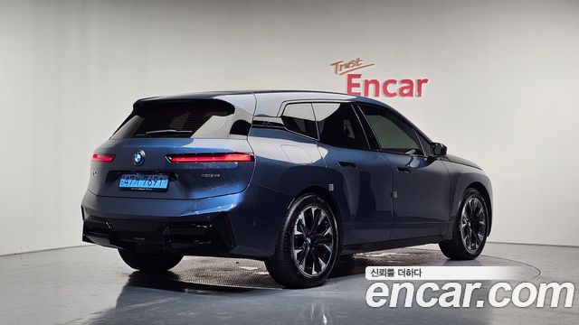 BMW iX xDrive45 M Sport - фото 1