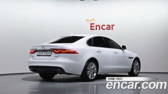 Jaguar XF X260 25t Portfolio - фото 1
