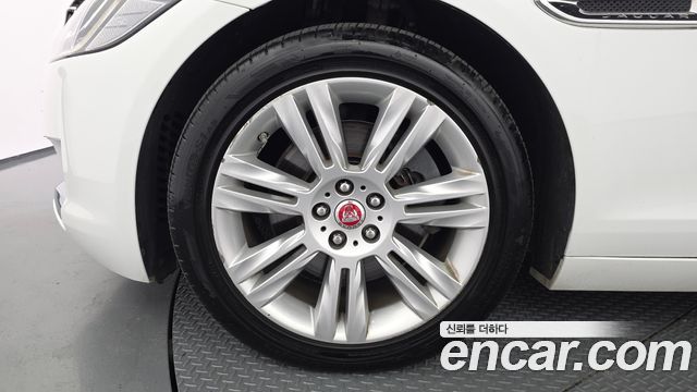 Jaguar XF X260 25t Portfolio - фото 4