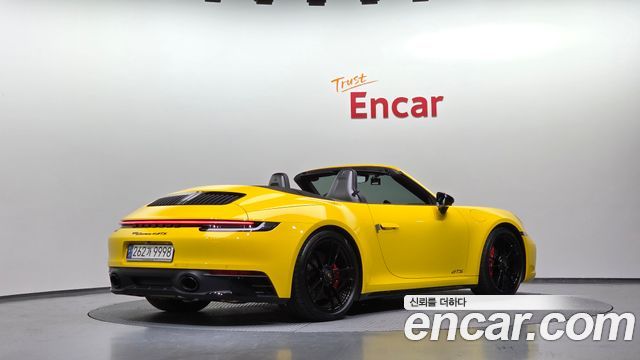 Porsche 911 Carrera 4 GTS Cabriolet - фото 1