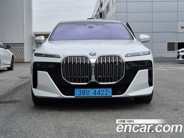 BMW i7 G70 eDrive 50 M Sport - фото 2