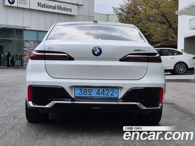 BMW i7 G70 eDrive 50 M Sport - фото 3