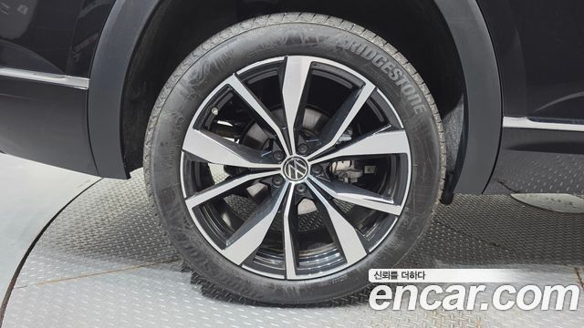 Volkswagen Atlas 2.0 TSI R-LINE 6-Seater - фото 4
