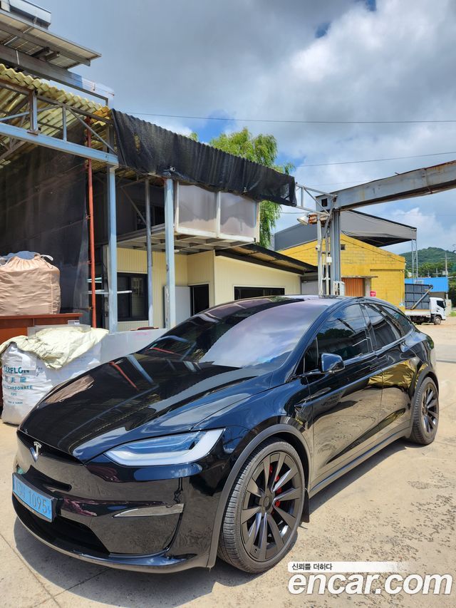 Tesla Model X AWD - фото 0