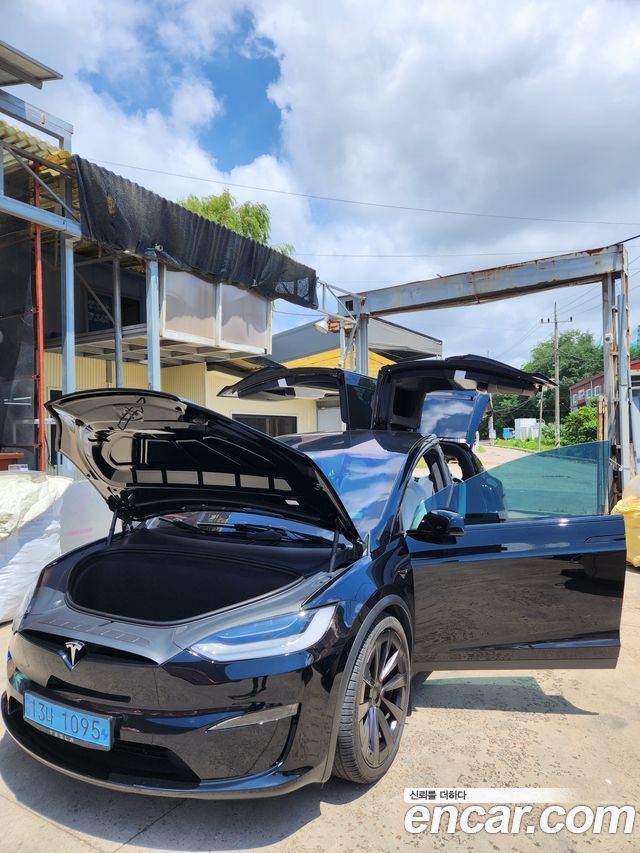 Tesla Model X AWD - фото 1