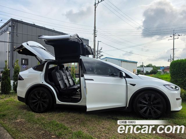 Tesla Model X AWD - фото 0