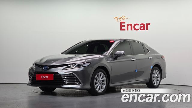 Toyota Camry XV70 2.5 LE Hybrid - фото 0