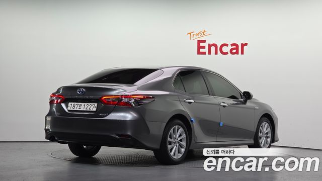 Toyota Camry XV70 2.5 LE Hybrid - фото 1