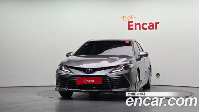 Toyota Camry XV70 2.5 LE Hybrid - фото 2